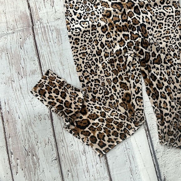 Women’s Stretch Animal Print Velvet Long Sleeves Jumpsuit - Picture 3 of 10